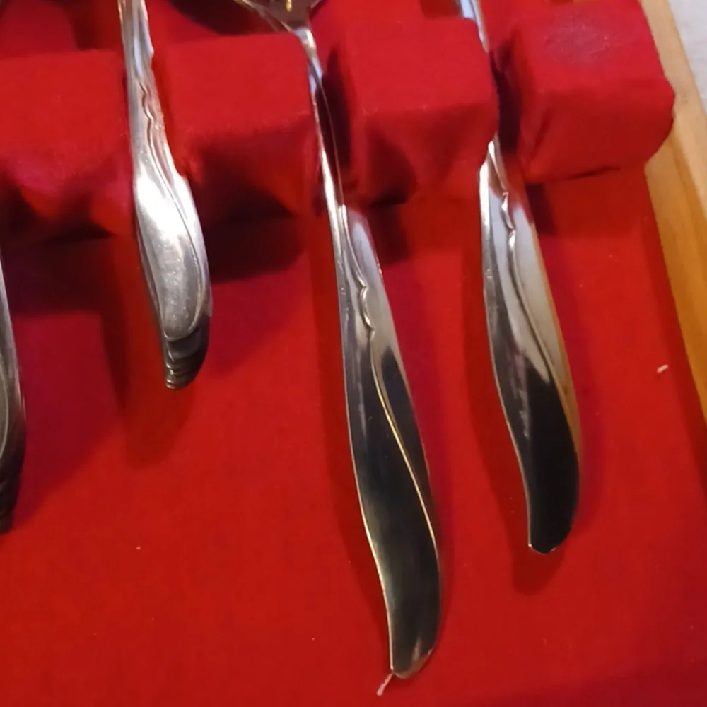 Flatware Meriden 1950's silverplated flatware set  Sea Wings Pattern